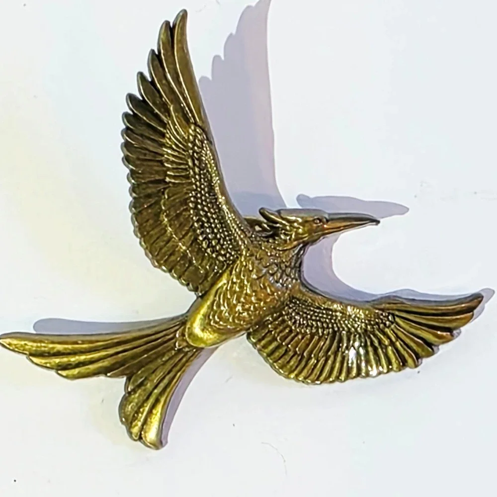 Gold Tone Mockingjay Bird Arrow Hunger Games Brooch Tack Cap Lapel Pin